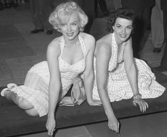 Marilyn_Monroe_and_Jane_Russell_at_Chinese_Theater_2